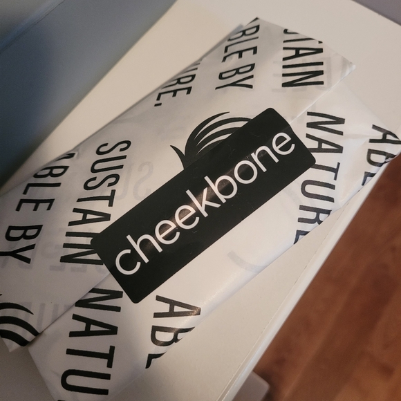 UPRISE MASCARA Cheekbone Beauty Black Full Size BNIB Brand New in Box Unused - Picture 12 of 13